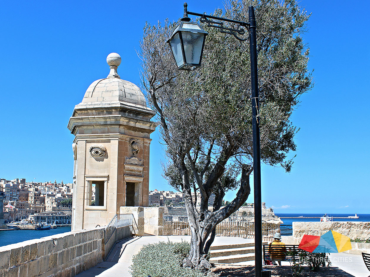 Maltese Balconies in Isla